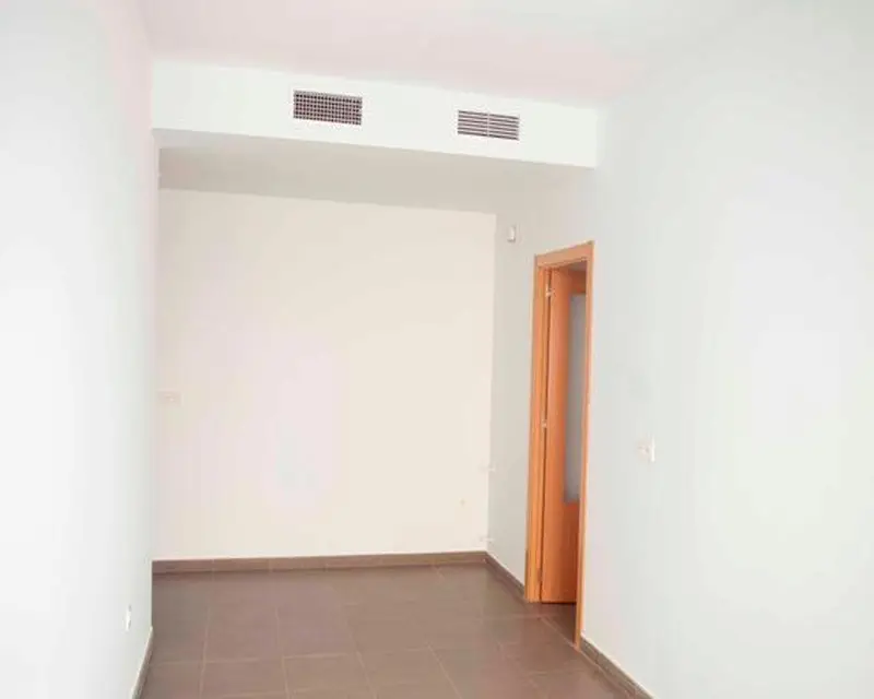 Garaje de 91m2 con 2 habitaciones en Almendralejo