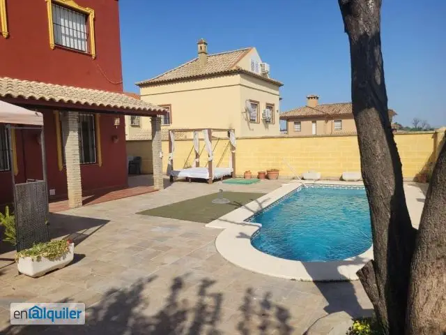 Chalet Independiente con Piscina y Aire Acondicionado en Salteras