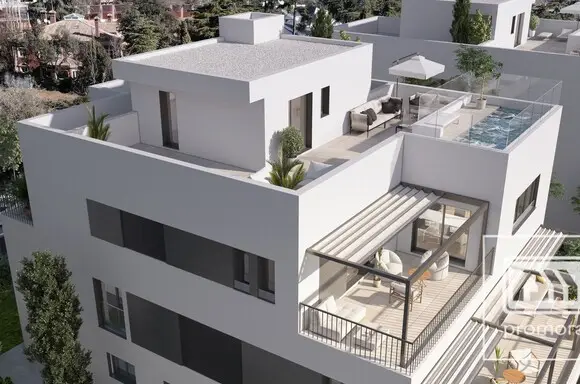 Magnífico Ático Dúplex en Venta en Urbanización con Piscina