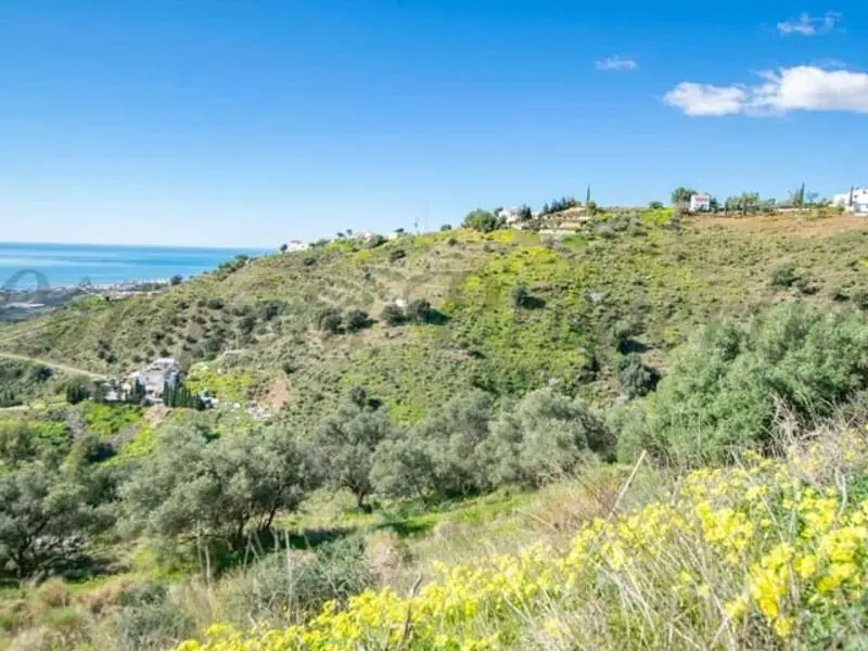 Terreno con Vistas al Mar en Sayalonga