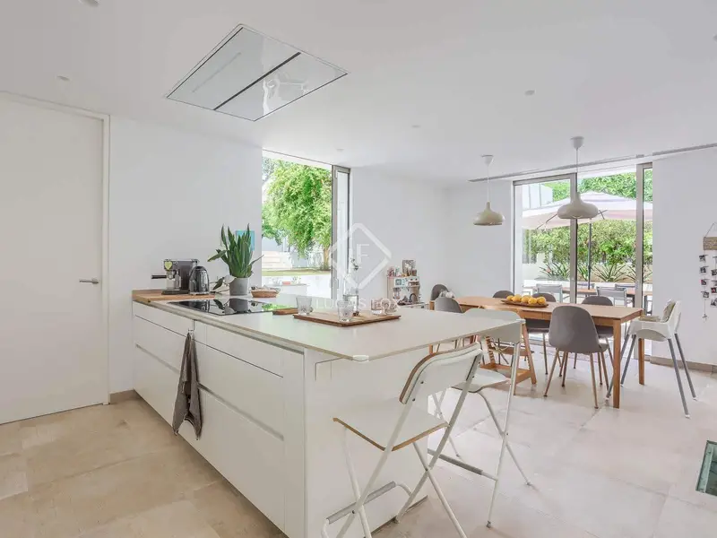 Chalet en Calvià: Villa con Encanto y Modernidad