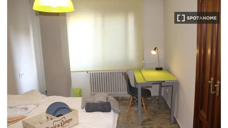 Habitaciones en piso de 5 dormitorios en Valencia