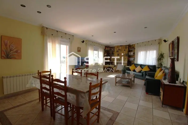 Chalet en Aiguaviva Parc con Piscina y 4 Habitaciones