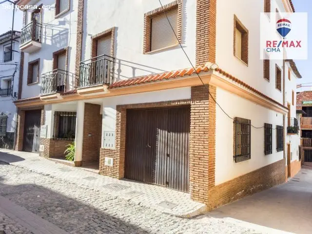 Casa adosada en Zujar frente a Colegio Santo Angel
