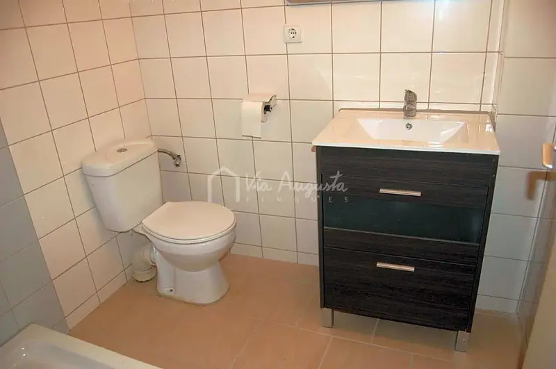 Chalet con 5 Apartamentos y Almacén en El Perelló