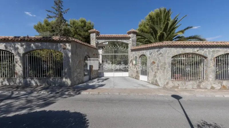 Villa de Lujo en Venta: 2500m2 Parcela, 587m2 Construidos