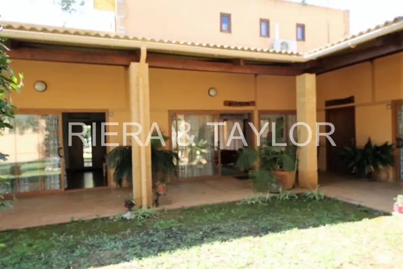 Finca Rustica con 12 Dormitorios en Petra Mallorca