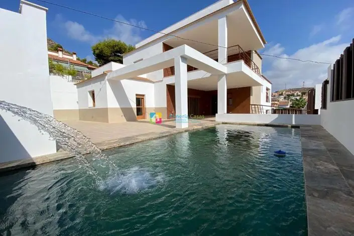 Villa de Lujo 5 Dormitorios en San Juan Almeria