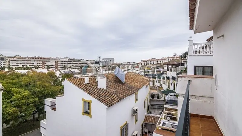 Villa en venta en Estepona Centro 6 dormitorios 3 banos