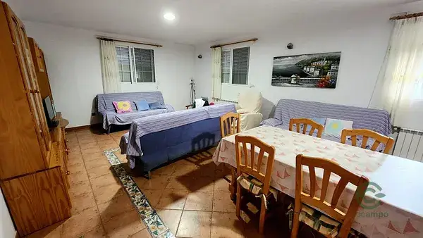 Chalet con dos viviendas y piscina cubierta en Sax Alicante
