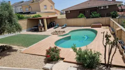 Chalet con Piscina y Barbacoa en Villa del Prado