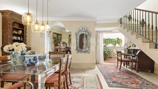 Adosada orientada al sureste con solárium en el casco antiguo de Marbella