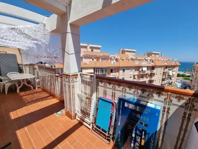Atico en San Luis de Sabinillas con Vistas al Mar y Terraza