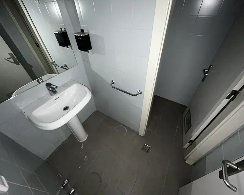 Local en Gijón 260.61 m²