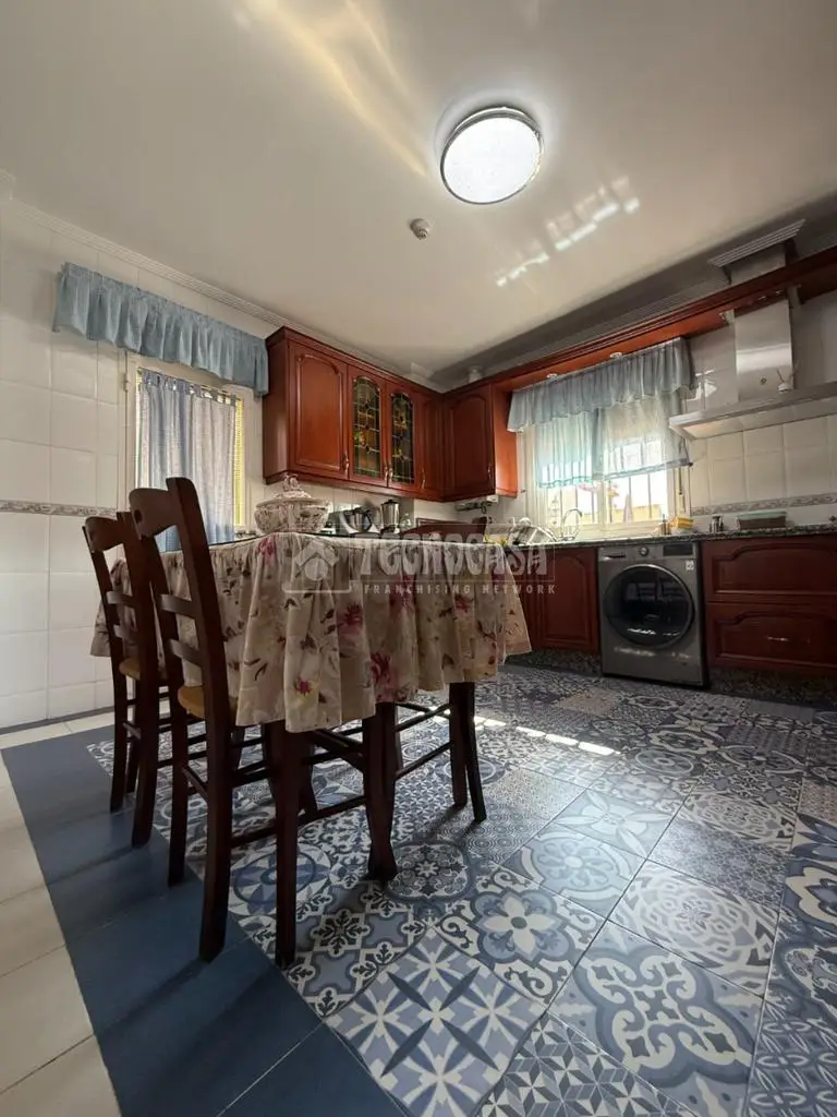 Chalet en Gines con Piscina Privada y Jardin