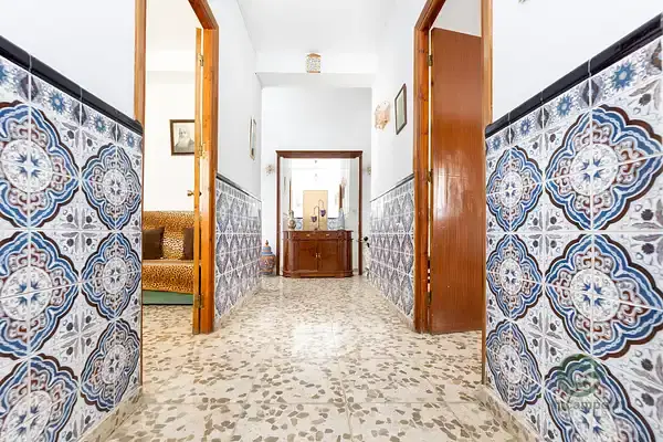 Casa en Deifontes con 4 Dormitorios, Terrazas y Garaje