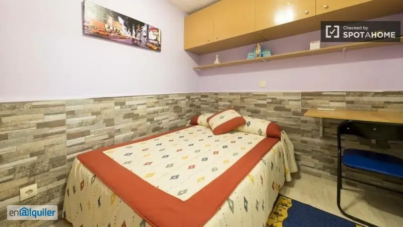 Apartamento Lavapiés: Estudio para Estudiantes y Parejas