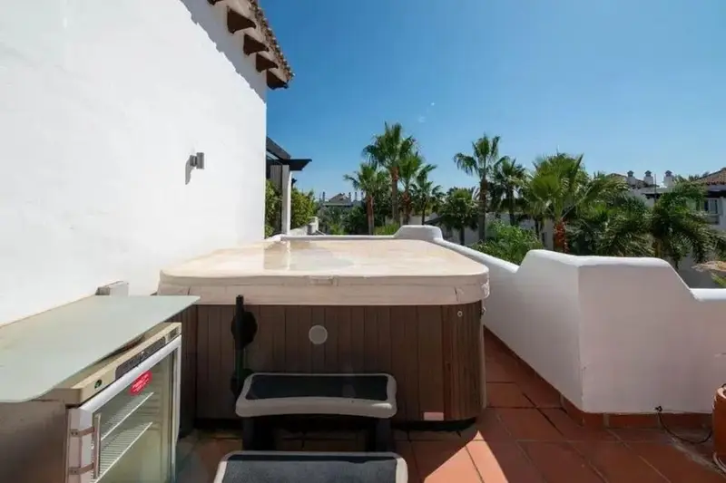 Apartamento de Lujo en Puerto Banus con Solarium Privado