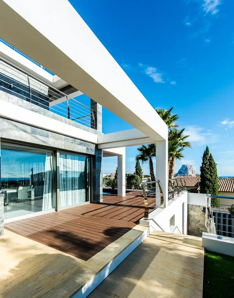 Villa de Lujo en Calpe con Vistas al Mar y Piscina Climatizada