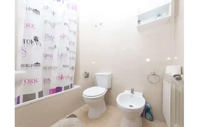 Rent a room of 140 m² in Alcalá De Henares