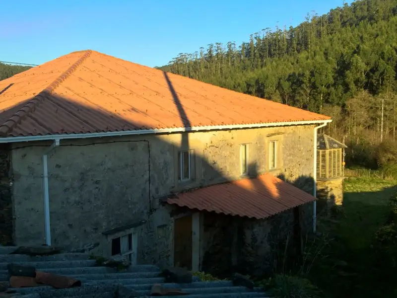 Casa de Piedra para Restaurar en Cedeira con Finca