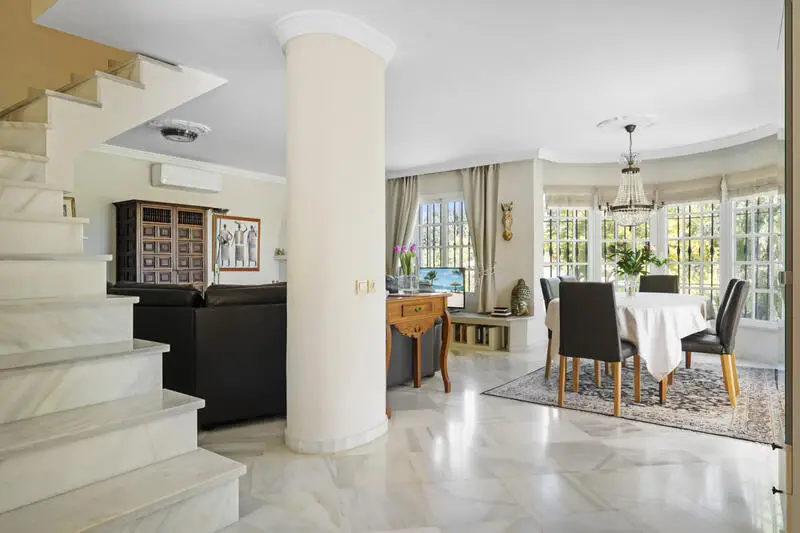 Villa en Nueva Andalucía 5 Dormitorios 5 Baños Jardín Piscina