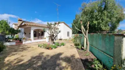 Casa en venta en Sant Pere Pescador con jardin y garaje