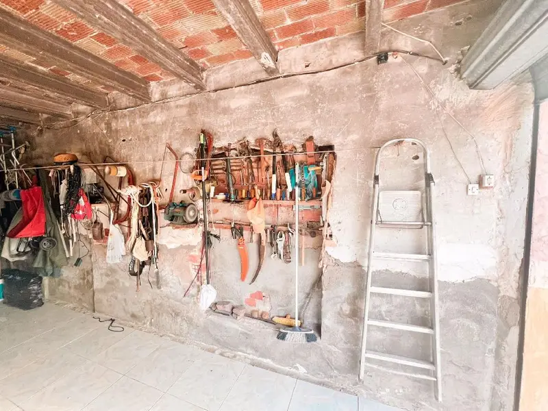 Casa Rural en Callosa de Segura con Amplio Terreno y Agua de Riego