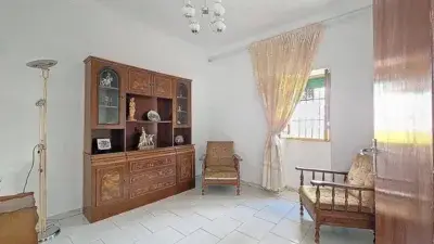 Casa adosada en venta en Almodóvar del Río para reformar
