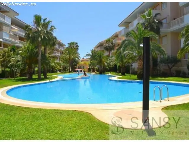 Apartamento en Venta en Jávea - 3 Dormitorios, 2 Baños, Piscina y Jardín Privado