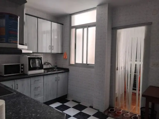 Apartamento 3 Dormitorios Alquiler Motril Espa	
	
	
	
a