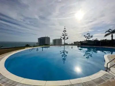 Casa adosada en Benalmádena Costa reformada cerca de la playa
