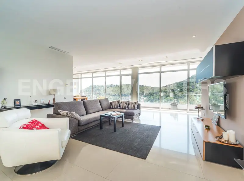 Casa Pareada en Vallirana 378m2 3 Habitaciones Jardin Terraza