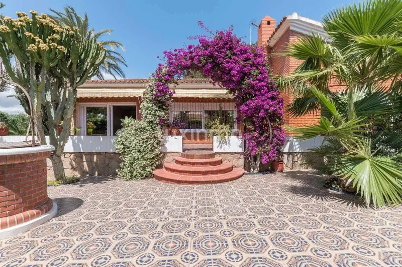Chalet en Benidorm con Piscina Privada y Jardin