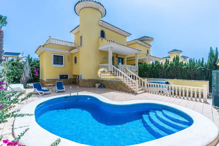 Villa 3 Dormitorios Orihuela Costa Jardin Solarium Piscina Privada