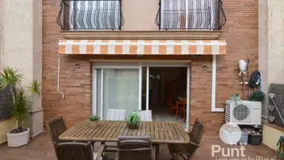 Chalet adosado en Premià de Dalt con jardín y garaje
