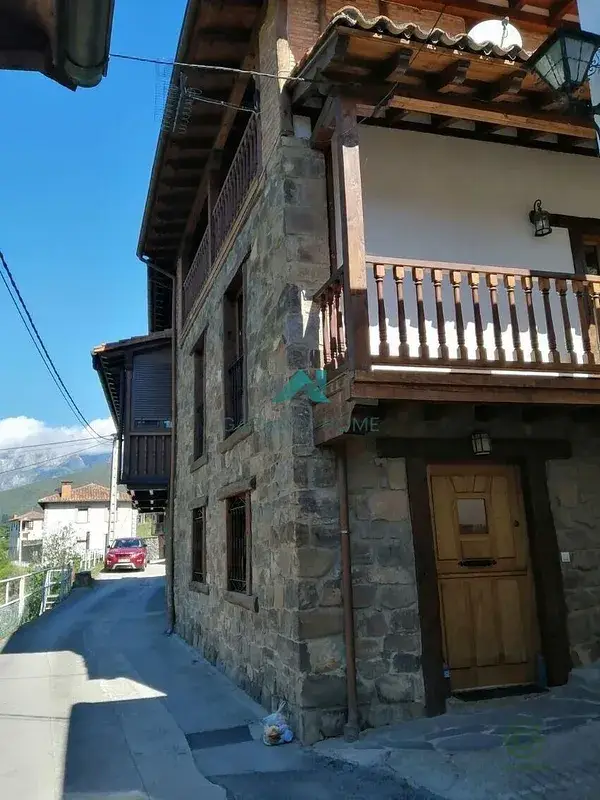 Casa Rural en Cabez	ón de Liébana con Chimenea