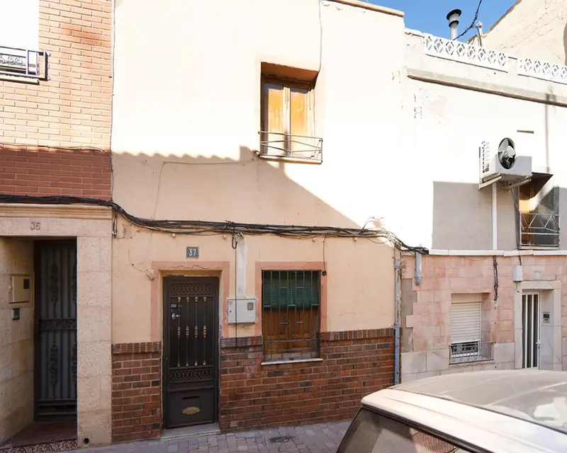 Casa en Venta Yecla 4 Dormitorios 2 Baños 75m2