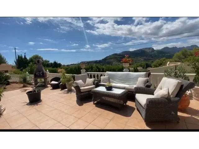 Chalet en Venta Calpe Alicante 2 Apartamentos Independientes