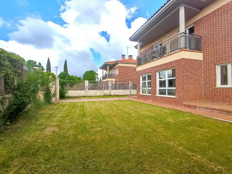 Chalet en Venta Laguna de Duero 183m2 Jardin 393m2