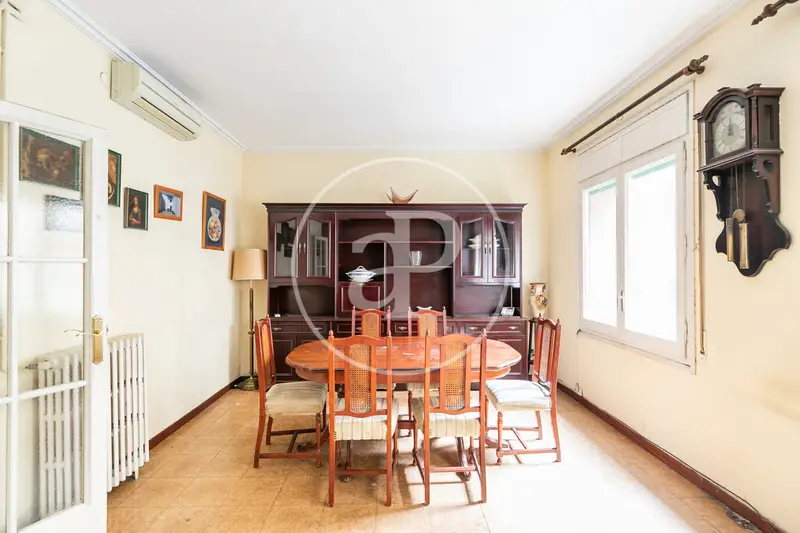 Piso en venta Ronda General Mitre Barcelona 140m2 a reformar