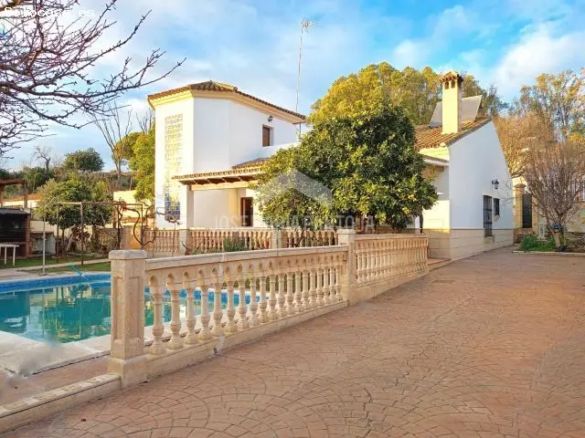 Chalet con Piscina Privada en Junta de los Rios