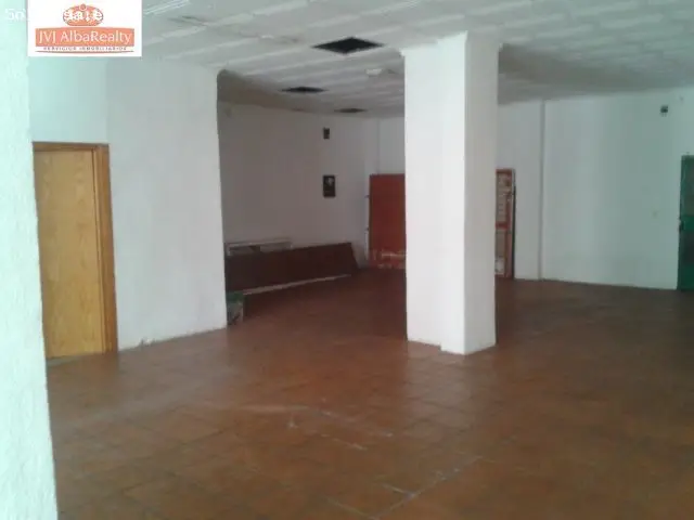 Local en Venta o Alquiler Zona Fiesta del Arbol 200m2