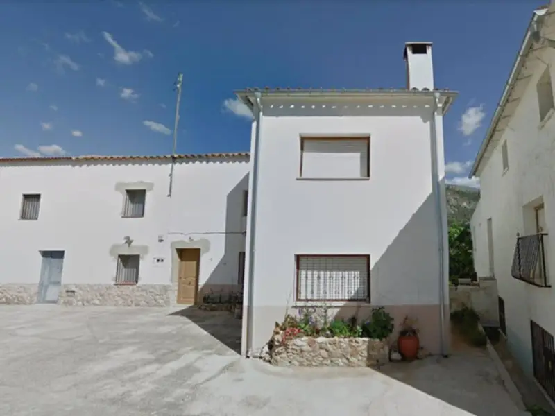Casa en Venta Yeste 6 habitaciones 2 baños 125m2