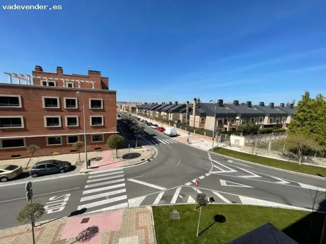 Piso Amueblado Covaresa Valladolid 4 Dormitorios 2 Baños Garaje