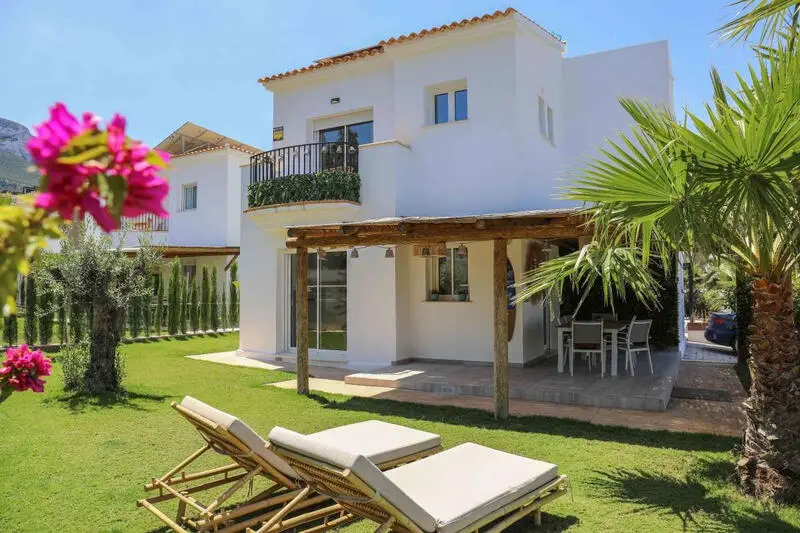 Villa de Lujo en Denia con Jardin Privado y Piscina
