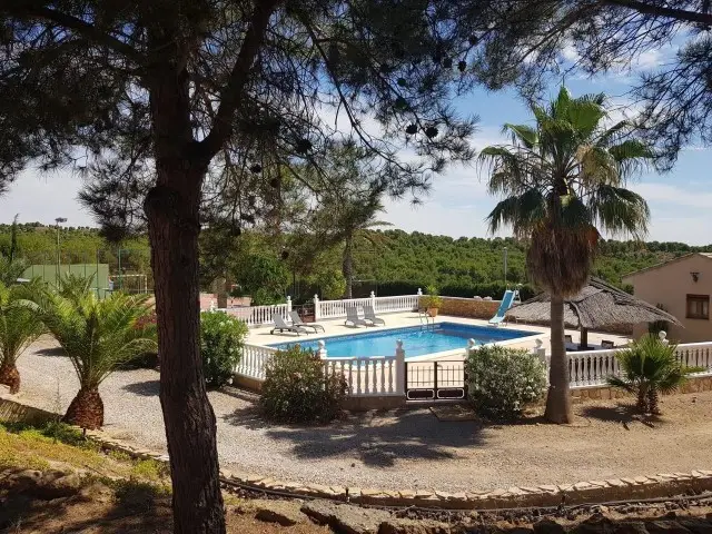 Casa Campestre con Piscina y 4 Dormitorios en El Esparragal