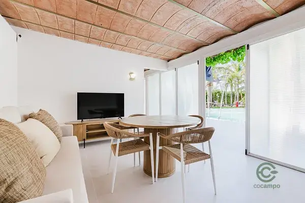 Finca de Lujo en Betera con Jardin Tropical y Varias Casas de Huéspedes