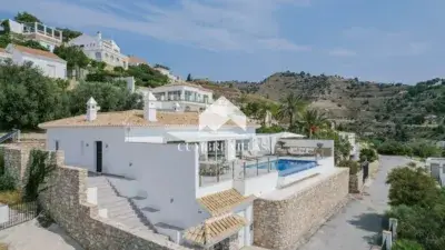 Villa Moderna en Almuñécar con Vistas al Mar y Piscina