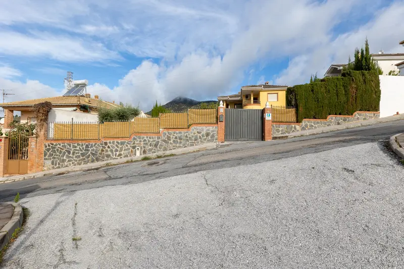 Venta Casa Luminosa Huetor Santillan Dos Viviendas
